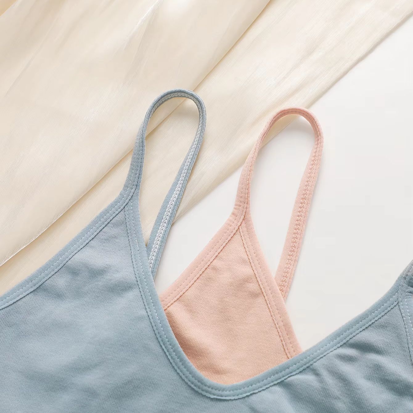 女性用シームレスワイヤレスブラ、無地ソフトブラレット、深いV - Bralette Wireless Soft のレビューと価格